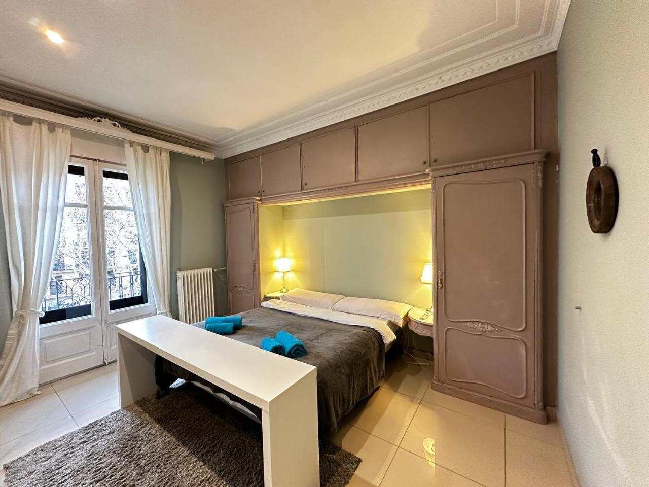 Rooms Gran Via Barcelona Bagian luar foto